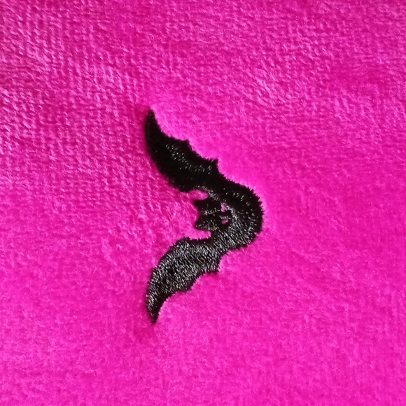 Dluxe by Dearfoams Memory Foam Slippers with Bat Detail - Picture 8 of 8